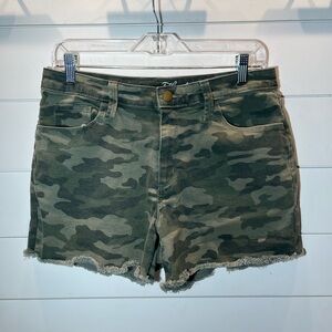 Women's Universal Threads camo Shorts